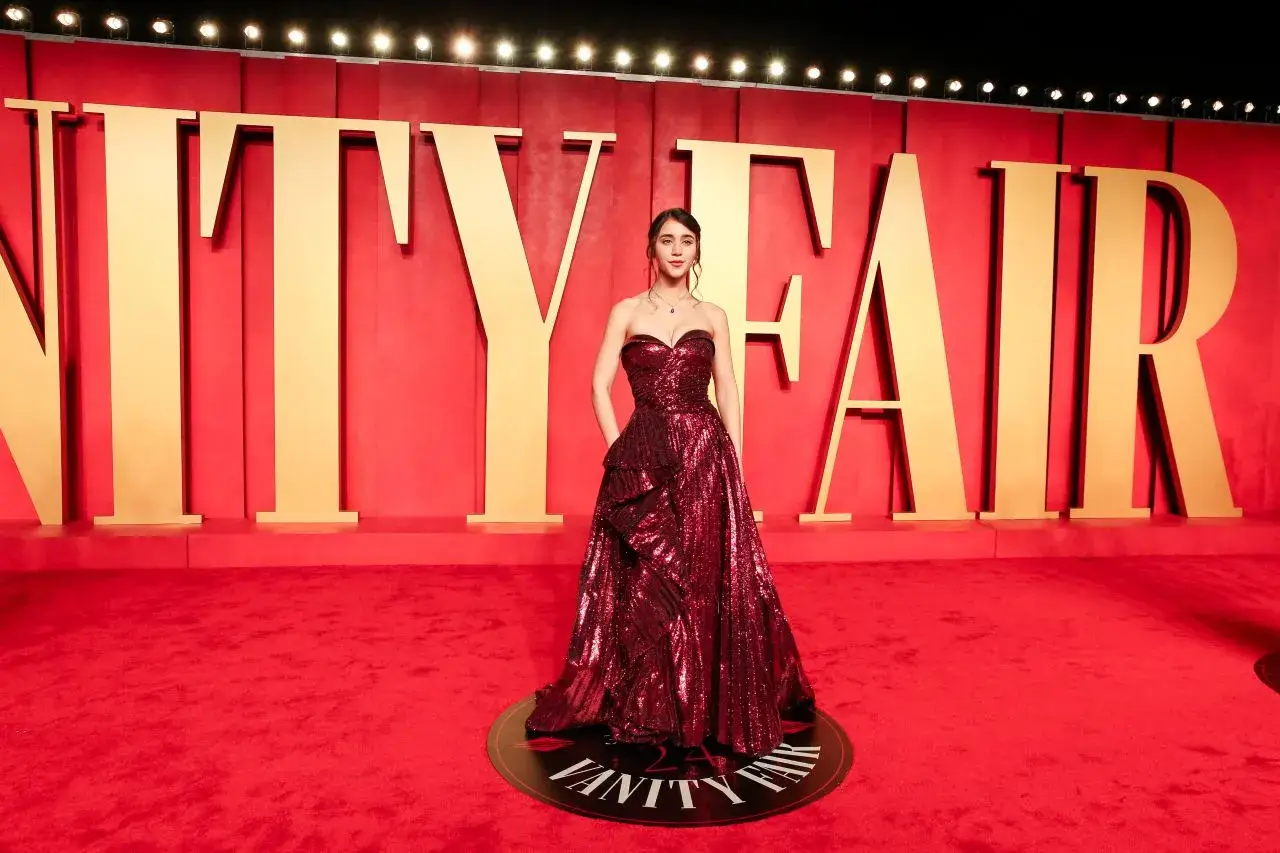 CAYLEE COWAN PHOTOSHOOT AT VANITY FAIR OSCAR PARTY IN BEVERLY HILLS 2